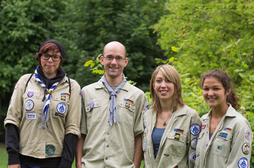 v.l.n.r: Sabine Schworm (Referentin Pfadistufe), Rolf Schäfer (Vorstand), Melissa Baity (Vorstand), Judith Demerath (Referentin Wölflingsstufe)